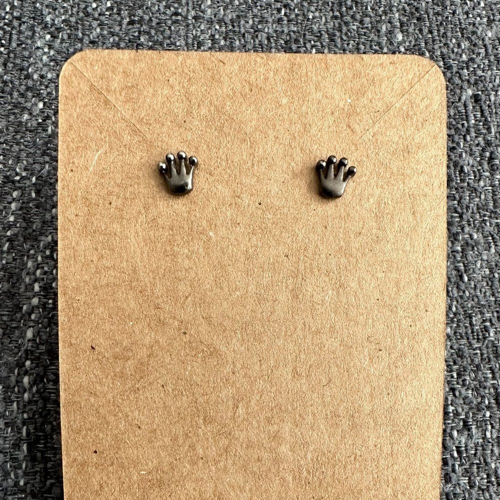 Crown Stud Earrings - Black